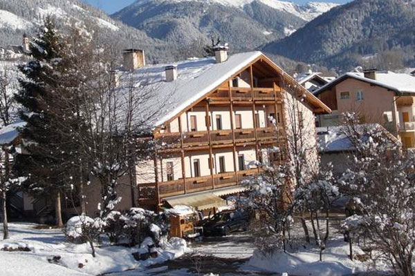 Albergo Bellaria - www.albergobellaria.info - Tel: 0462341051