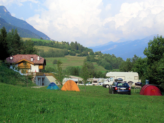 Agricampeggio Perlaie - Cavalese - Tel: 3408533149 - contatta e prenota - Val di Fiemme Trentino